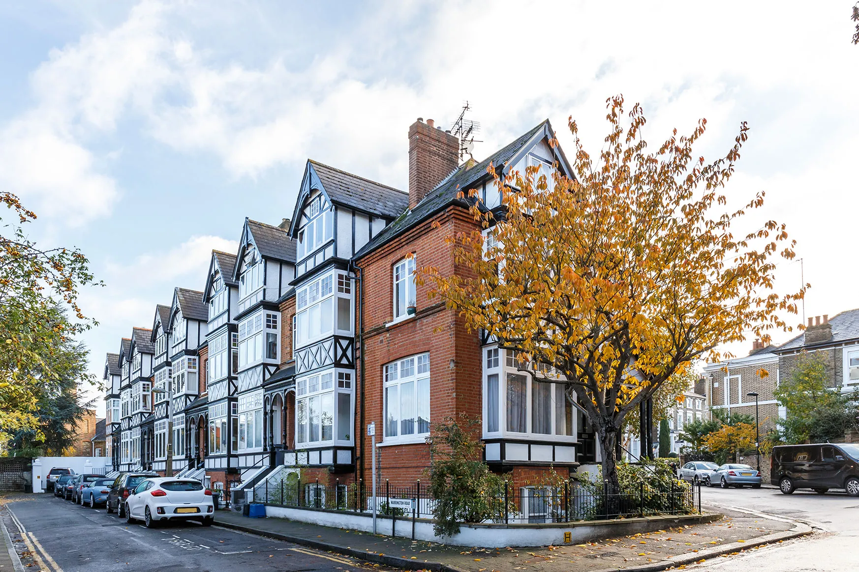 A row of houses on a city street.